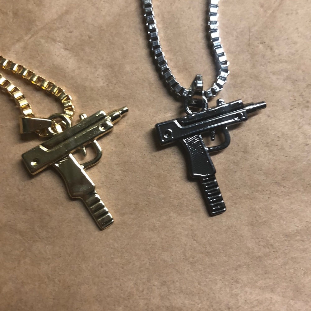 UZI CHARM NECKLACE gold tone